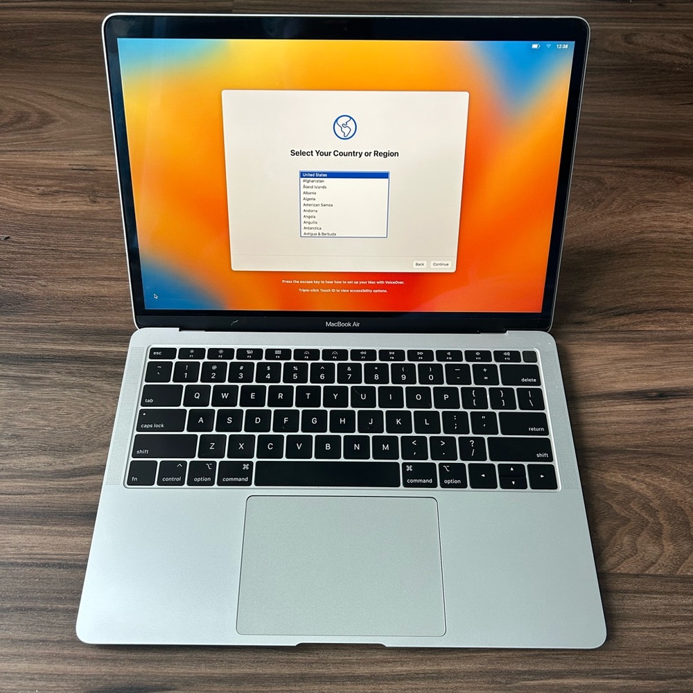 Apple MacBook 13” - Picture 2 of 6